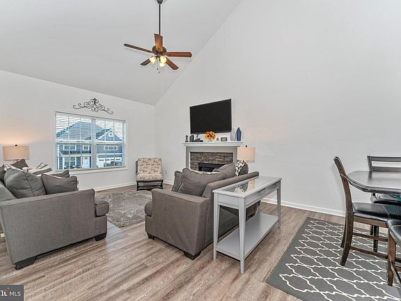 5th image of 74 Betts Way