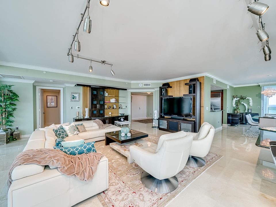 Home For Sale In Diplomat