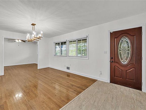 3rd image of 318 Tyrone Rd