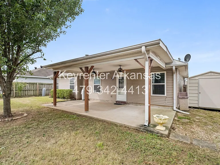 705 SW Crystal St — Photo 25