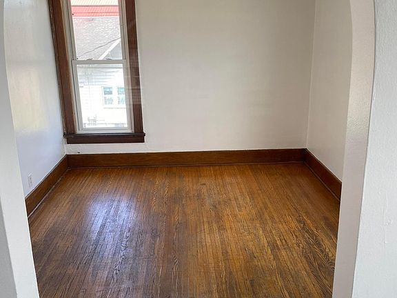 4th image of 2520 Sunset Blvd
