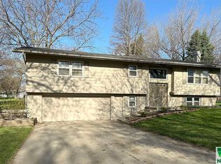 525 5th Ave SE, Sioux Center, IA 51250