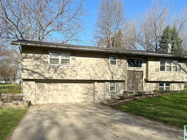 525 5th Ave SE, Sioux Center, IA 51250