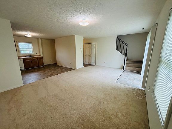5th image of 1090 Long St NE