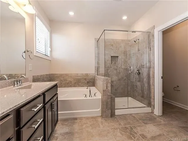 Primary En Suite Bathroom