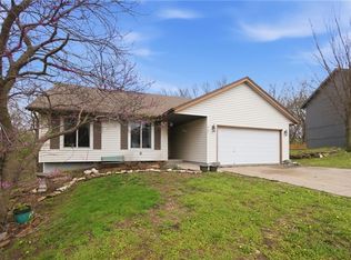 4121 NW Delwood Dr, Blue Springs, MO 64015