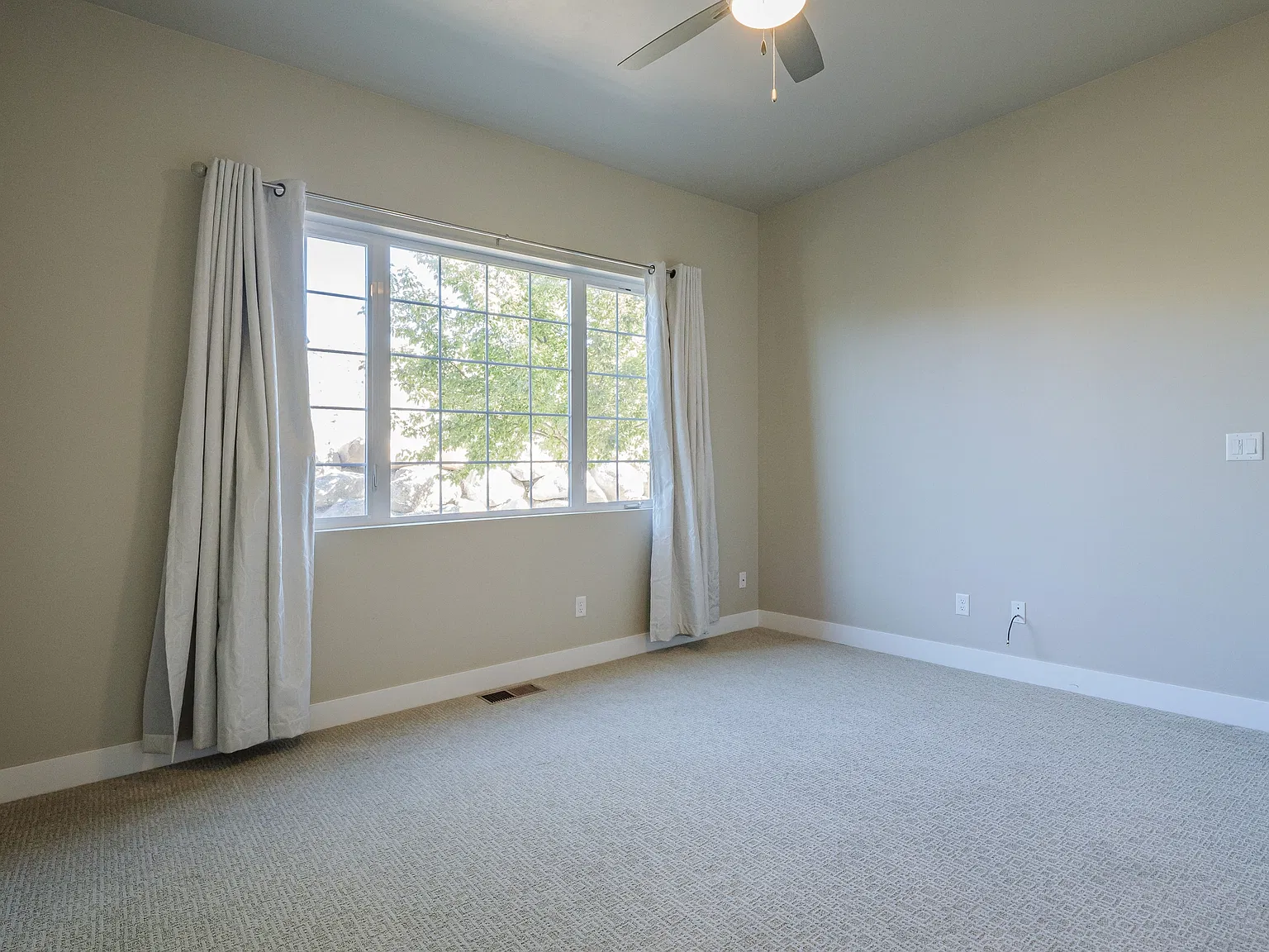 1850 Wellington Avenue - 1 — Photo 3