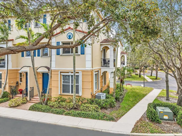 2921 S Greenleaf Circle, Boynton Beach, FL 33426