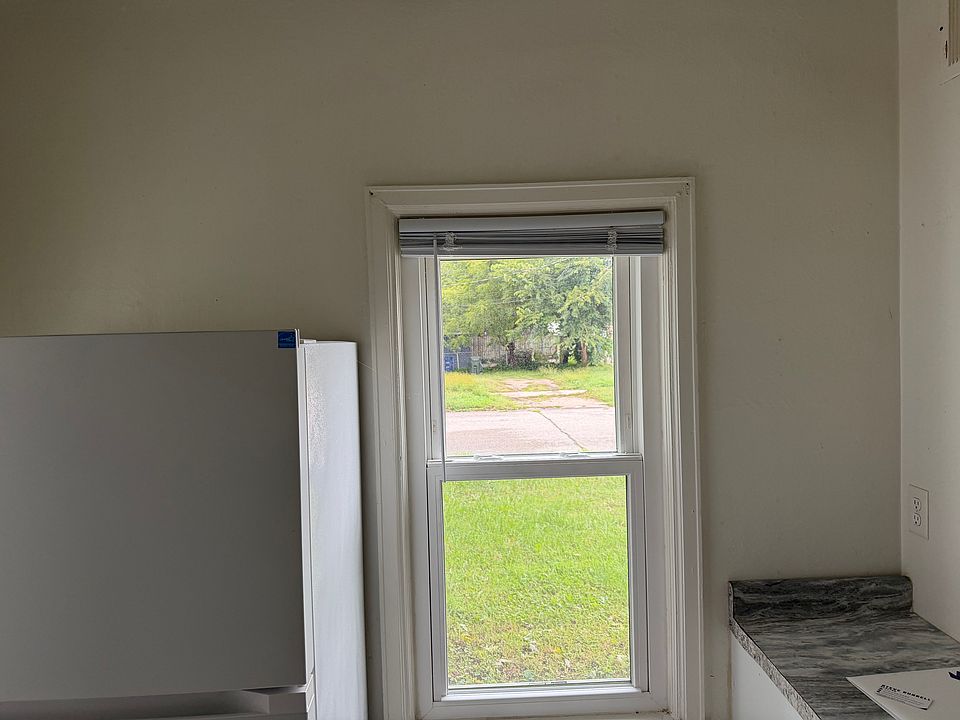 1st image of 915 Evergreen Ave