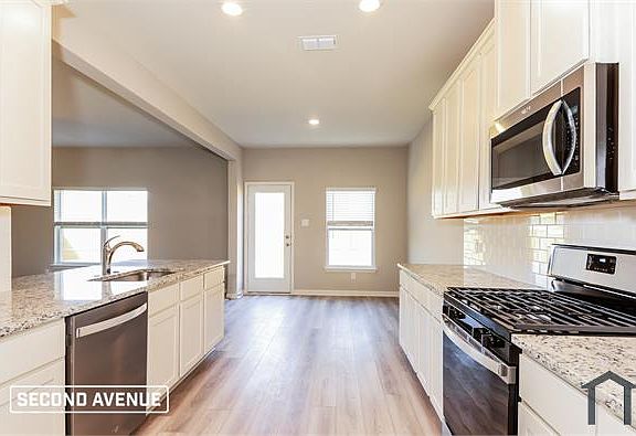 4th image of 608 Harbor Oaks Dr