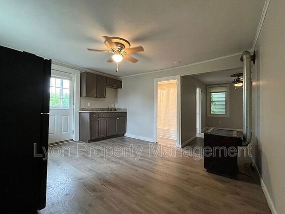 5th image of 93 W Warwick Ave APT 2