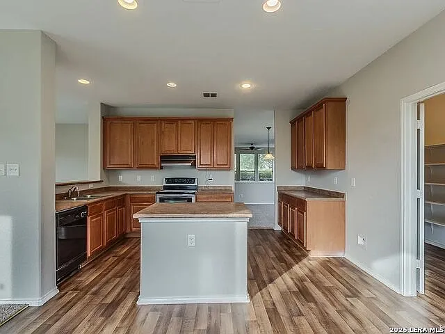 4 bed, 2.5 bath, 3288 sqft, $2,300 — Photo 3