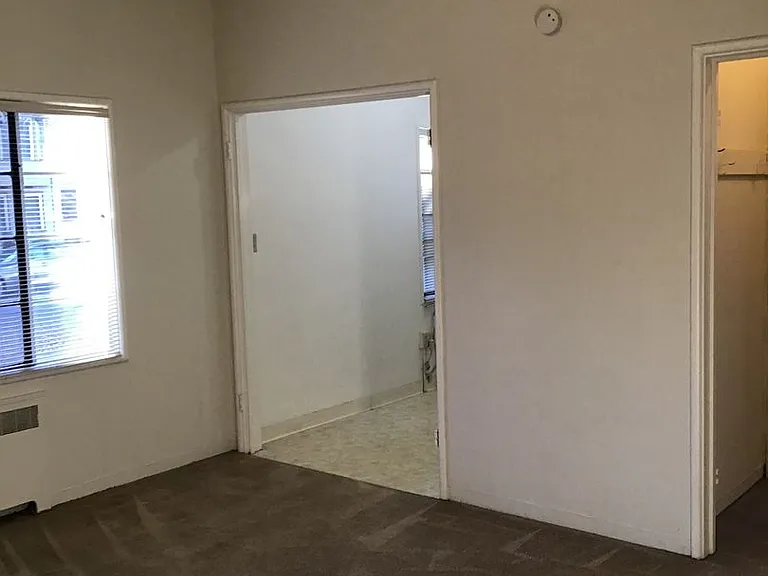 2330 Capitol Ave — Photo 5