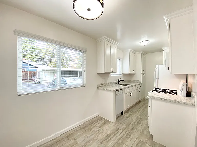 1211 Jefferson St — Photo 36