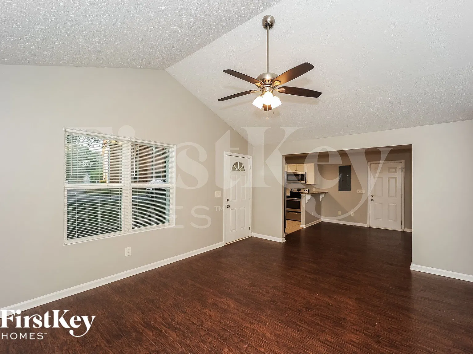 3 bed, 2.0 bath, 1115 sqft, $1,915 — Photo 4
