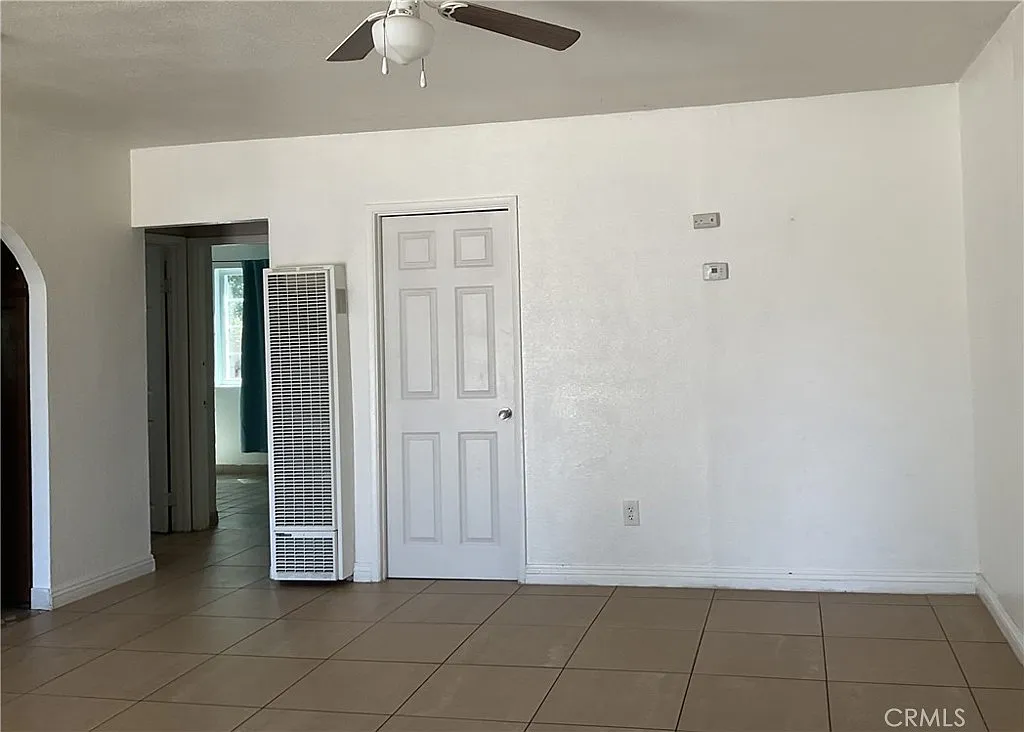 3 bed, 744 sqft, $1,900 — Photo 3