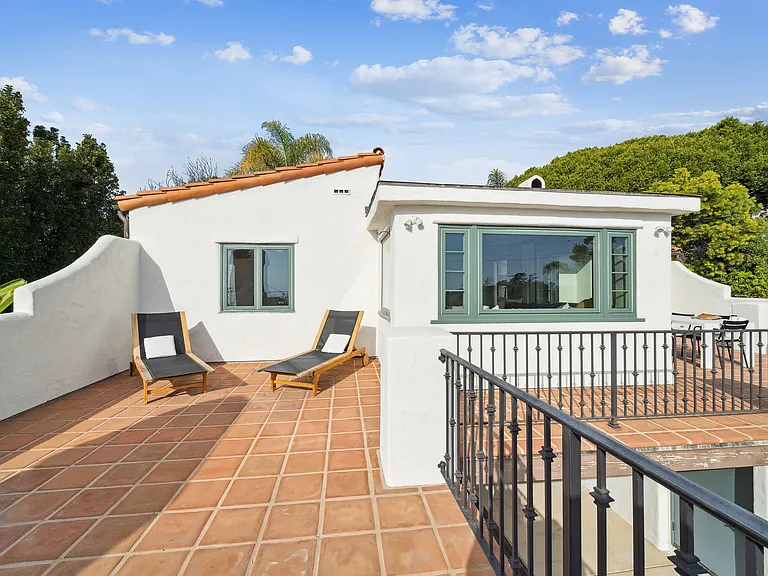 1109 Cliff Dr — Photo 11