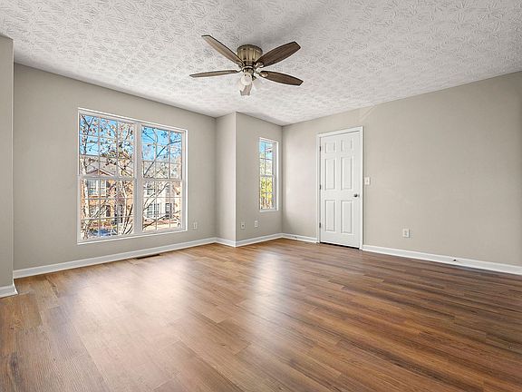 4th image of 2794 Valley Green Dr