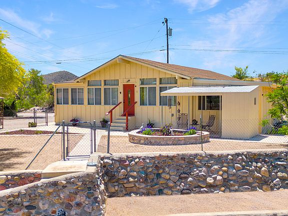 3rd image of 580 S MARIPOSA Drive
