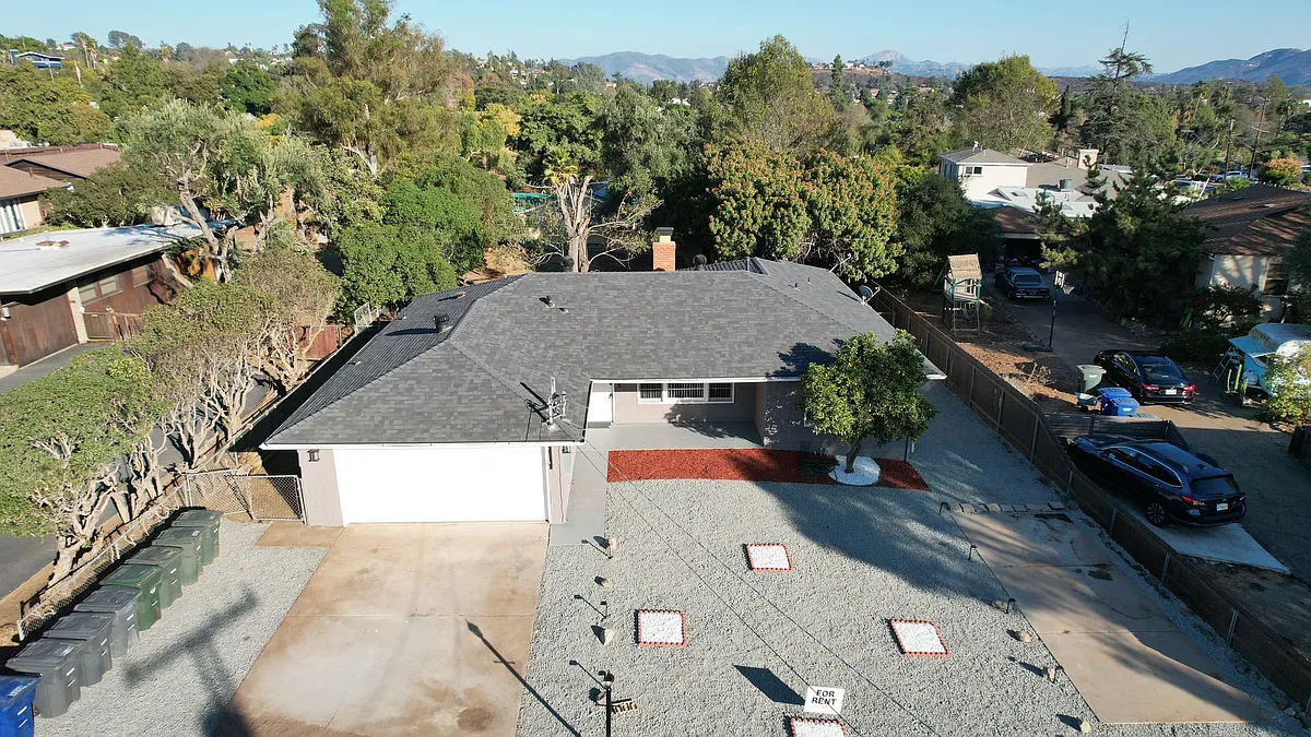 Building Photo - 4015 Calavo Dr