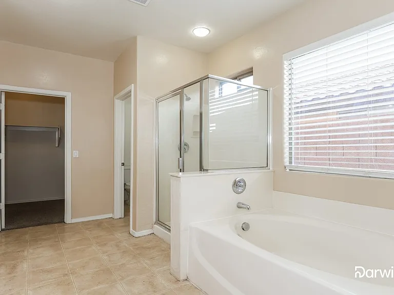 11418 W Locust Ln — Photo 8
