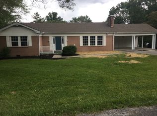 202 E Seneca Cir, Oneida, TN 37841