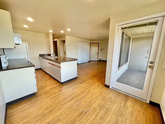 3rd image of 2501 E Madison St #309