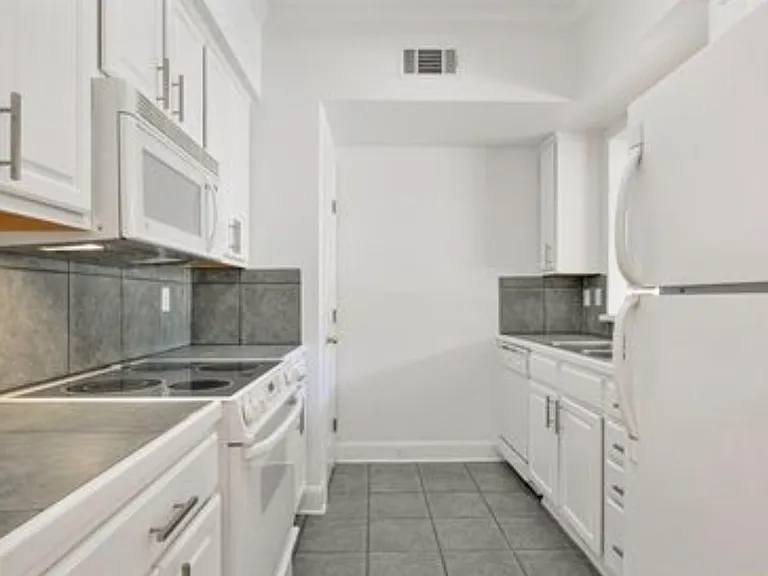 2210 Christian St #11 — Photo 4