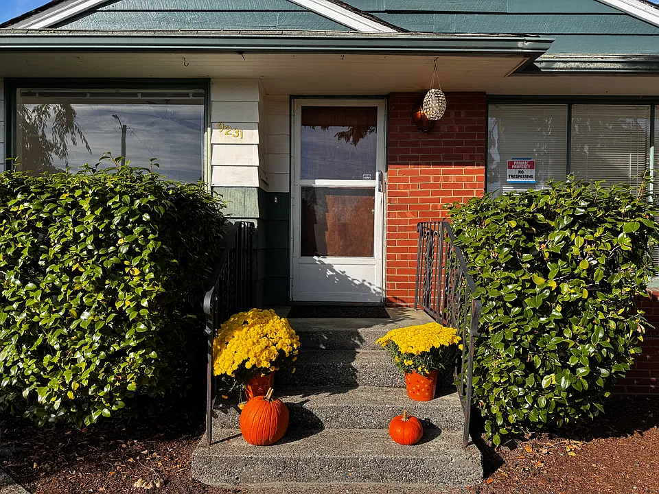 9231 34th Ave SW