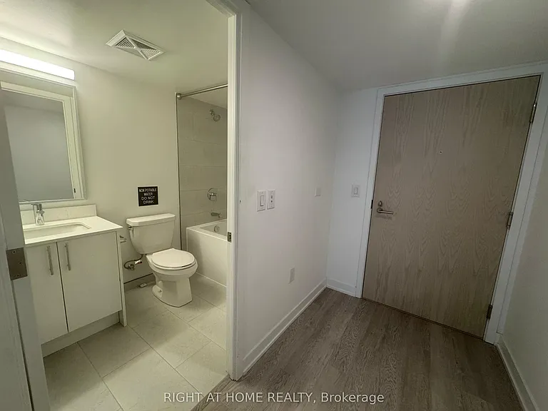 3 Strathgowan Ave #322 — Photo 18