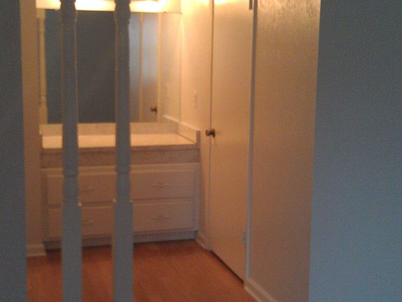 masterbedrm/vanity area