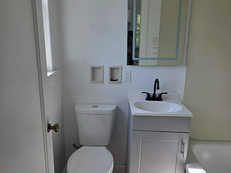 404 Walnut St #C — Photo 9