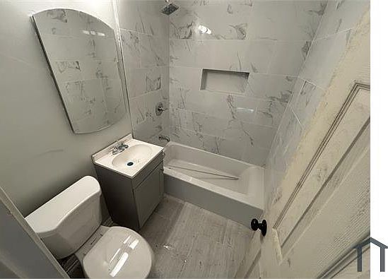 3rd image of 3328 Commonwealth Ave