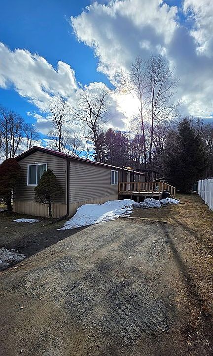 1st image of 8 Essex Ln