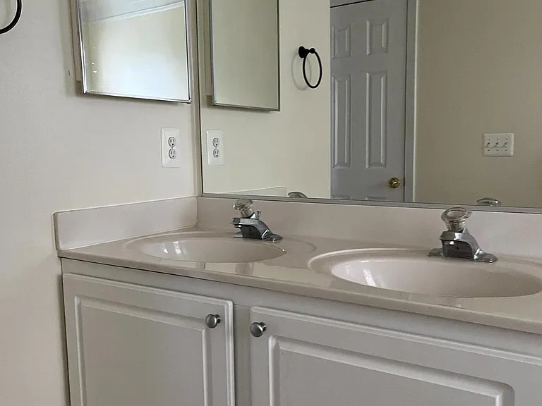 203 Byfield Rd — Photo 14