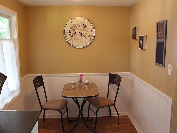 5th image of 131 Dixwood Ave