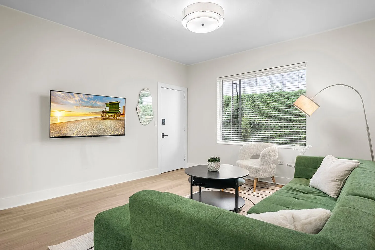 2 bed, 2.0 bath, 1097 sqft, $5,638 — Photo 3