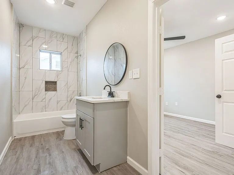 1506 W Woodlawn Ave — Photo 15