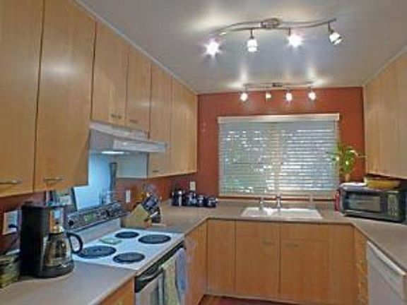 4th image of 1723 NE 179th St APT 1