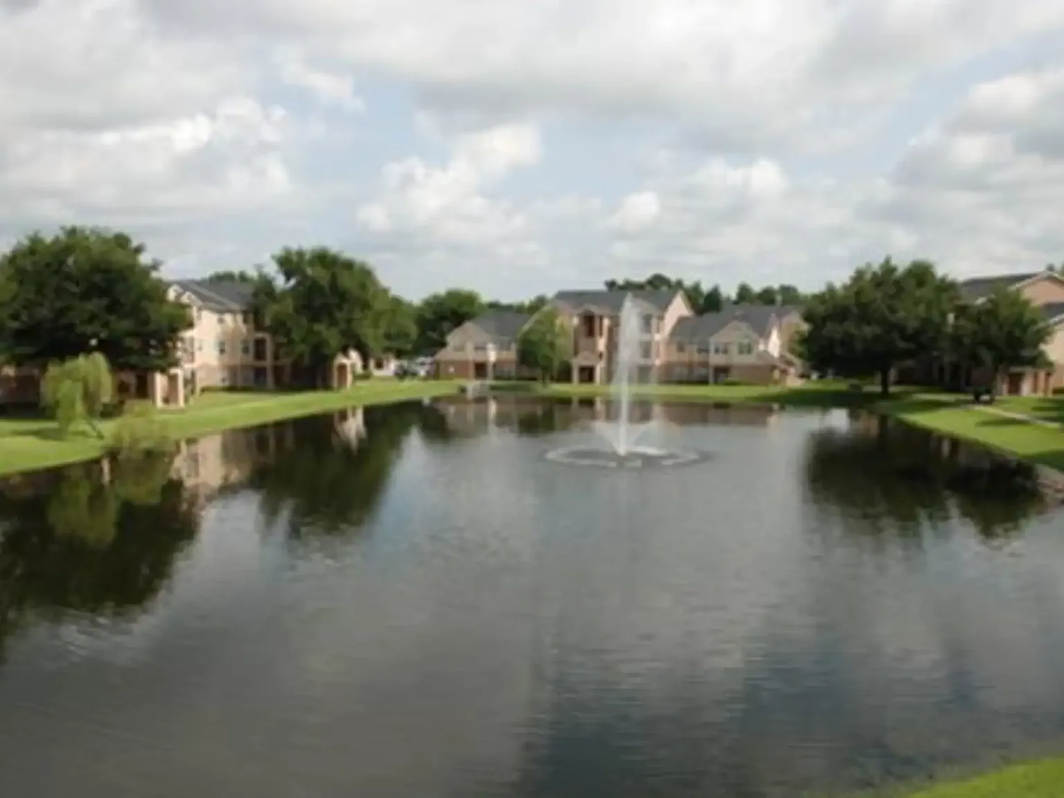 River Park Apartments — Photo 2