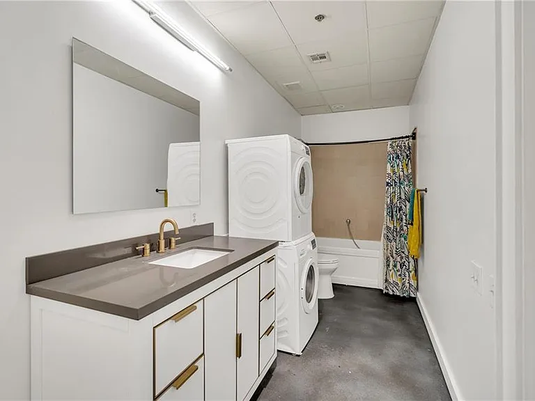 835 Julia St #4 — Photo 10