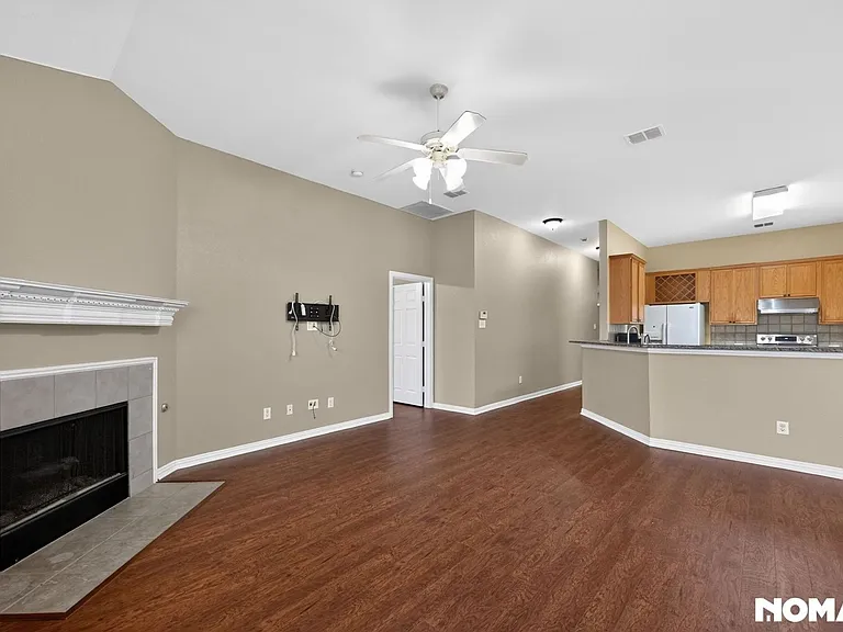 409 Lois Ln — Photo 6