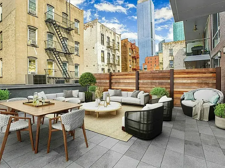 1135 45th Ave #2G — Photo 1