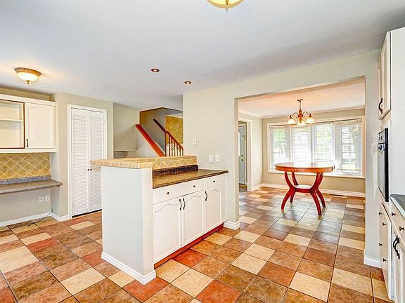 2nd image of 39 Dunhill Cres