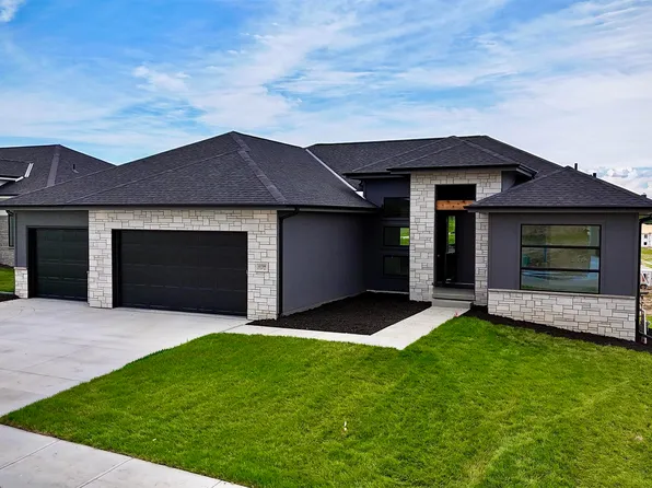 10709 S 219th Ave, Gretna, NE 68028