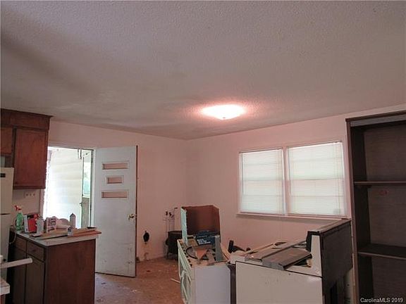 4th image of 3046 E State Highway 27