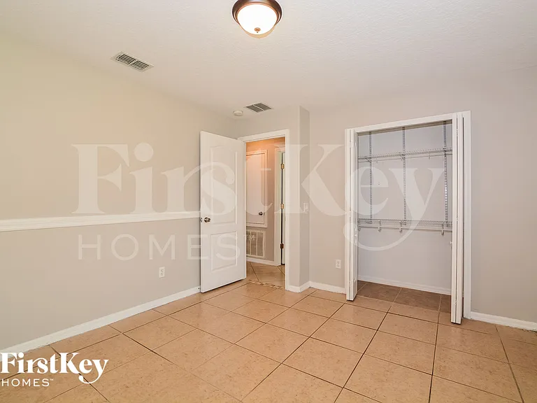 13219 Lakewind Dr — Photo 11