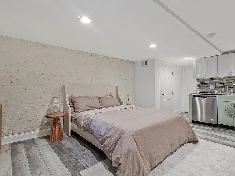 1407 King St #1 — Photo 6