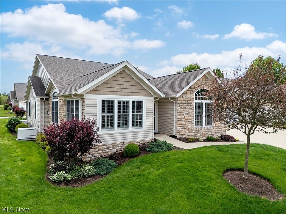 1st image of 233 Woodbury Cir