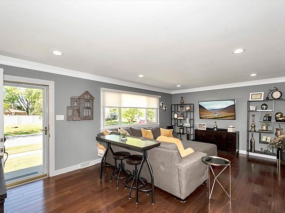 2nd image of 125 Las Olas Dr